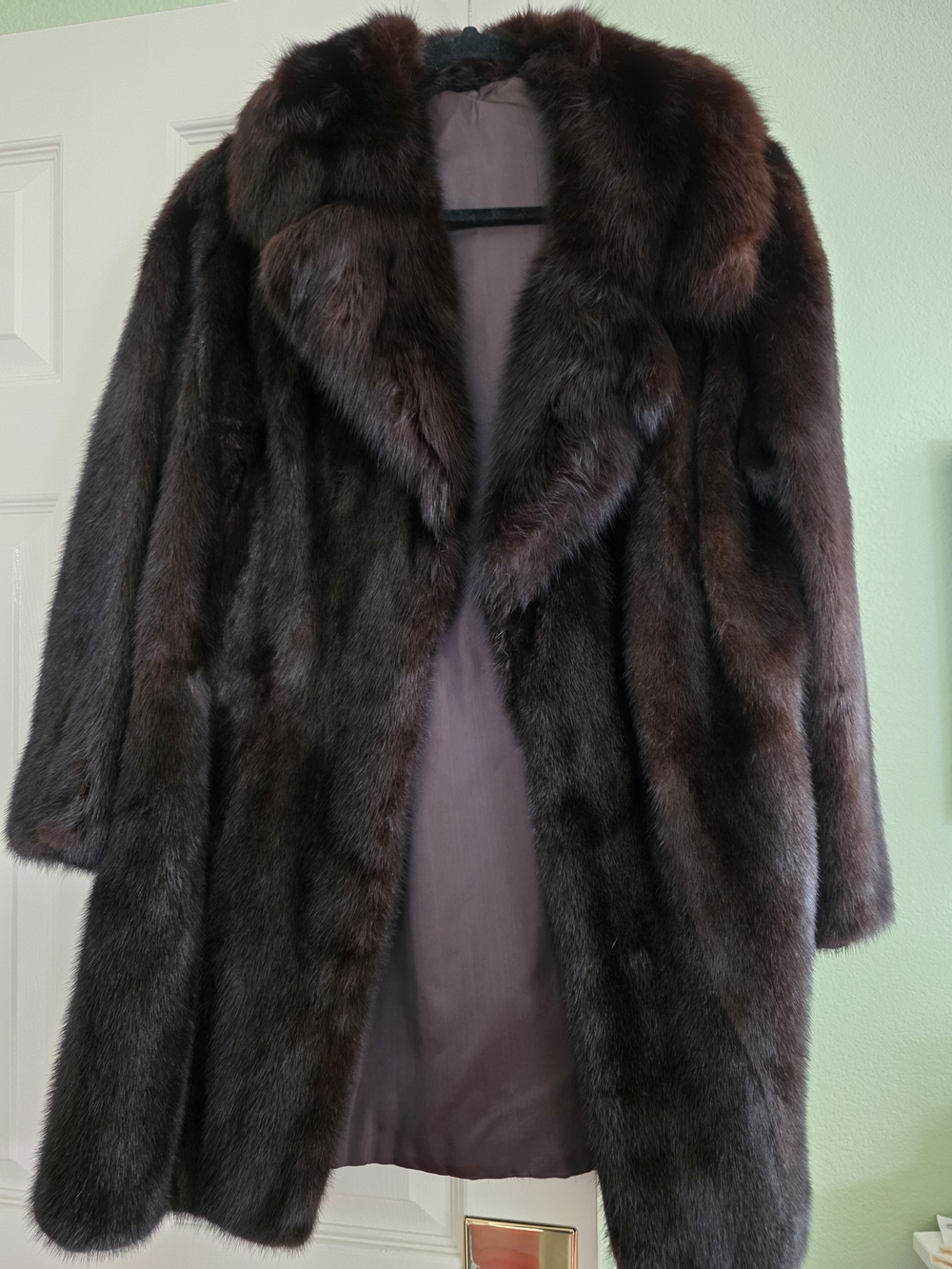Vintage 1930's Women's Dark Brown Mink Fur Coat.